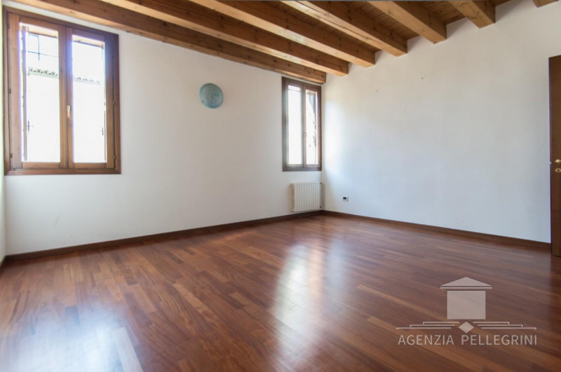 VICENZA, NEL CUORE DEL CENTRO STORICO a 100 metri da Piazza dei Signori in strada laterale tranqu...