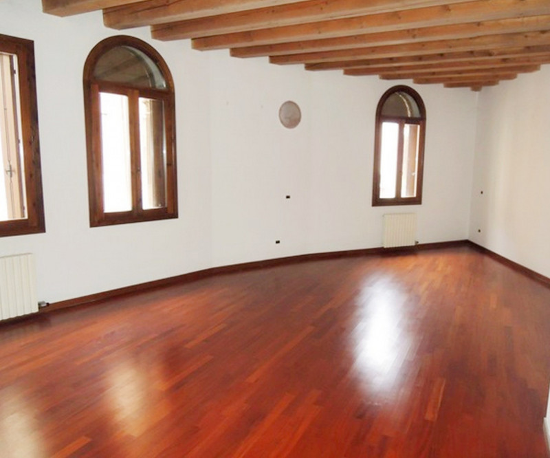 VICENZA, NEL CUORE DEL CENTRO STORICO a 100 metri da Piazza dei Signori in strada laterale tranqu...