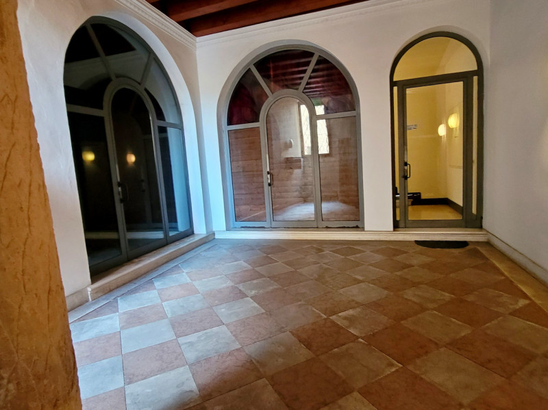 VICENZA, NEL CUORE DEL CENTRO STORICO a 100 metri da Piazza dei Signori in strada laterale tranqu...