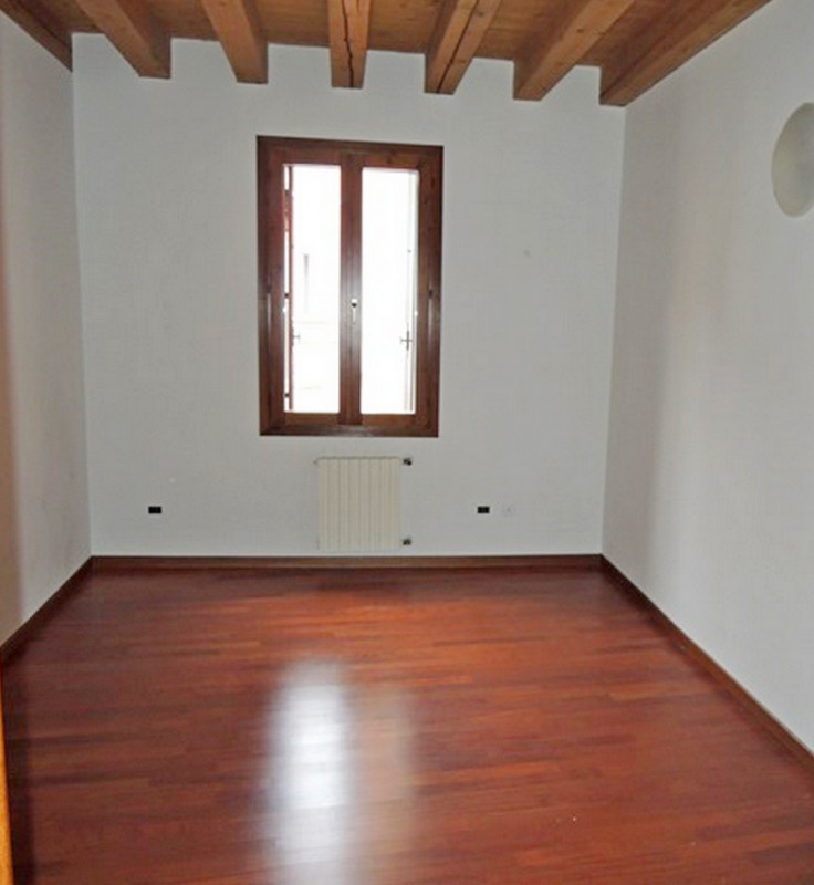 VICENZA, NEL CUORE DEL CENTRO STORICO a 100 metri da Piazza dei Signori in strada laterale tranqu...