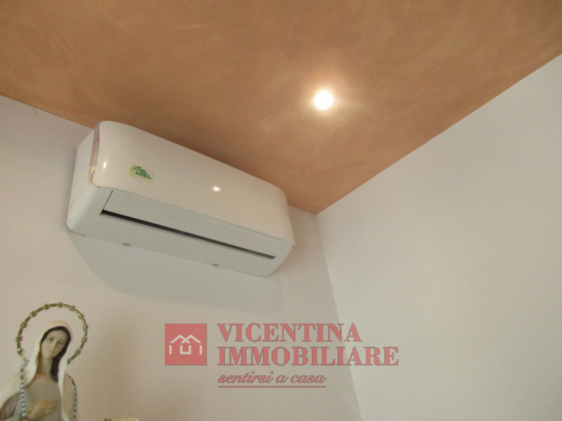 VICENZA - Via Ragazzi 99: Ampio TRICAMERE al piano primo, in bifamiliare sovrapposta. Libero su t...