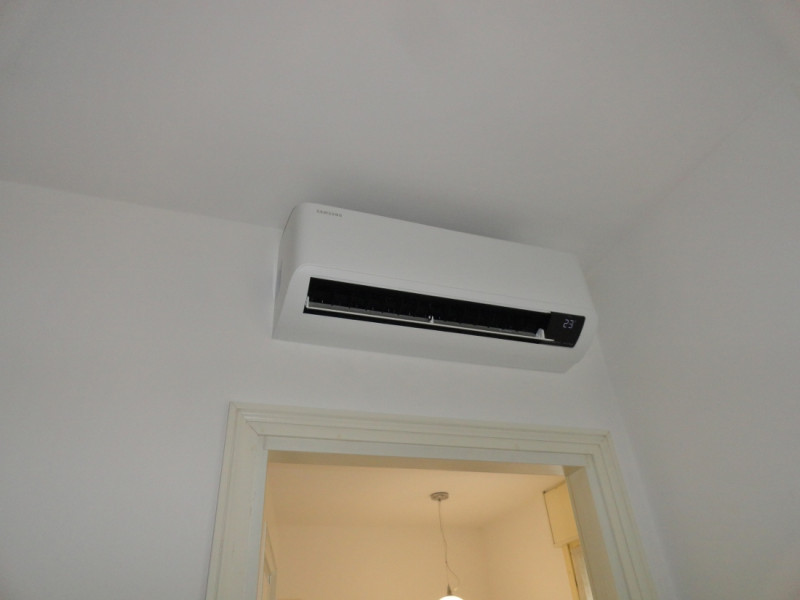 ELEGANTE BICAMERE CON GRANDISSIMA TERRAZZA, CUCINA SEPARATA E GARAGE IN LOCAZIONE INT. VIALE TRIE...