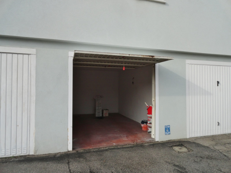 ELEGANTE BICAMERE CON GRANDISSIMA TERRAZZA, CUCINA SEPARATA E GARAGE IN LOCAZIONE INT. VIALE TRIE...