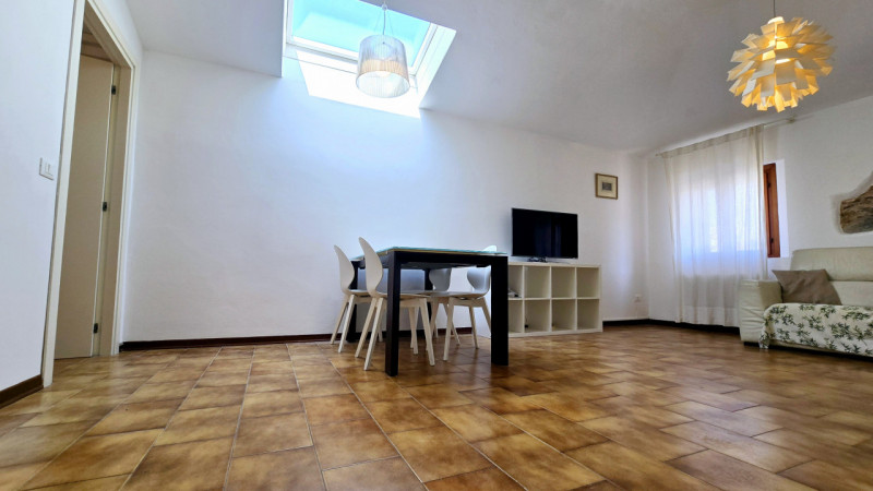 APE336 - Proponiamo in vendita, incorniciato da uno degli scorci più suggestivi del centro di Est...