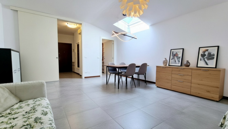 APE336 - Proponiamo in vendita, incorniciato da uno degli scorci più suggestivi del centro di Est...