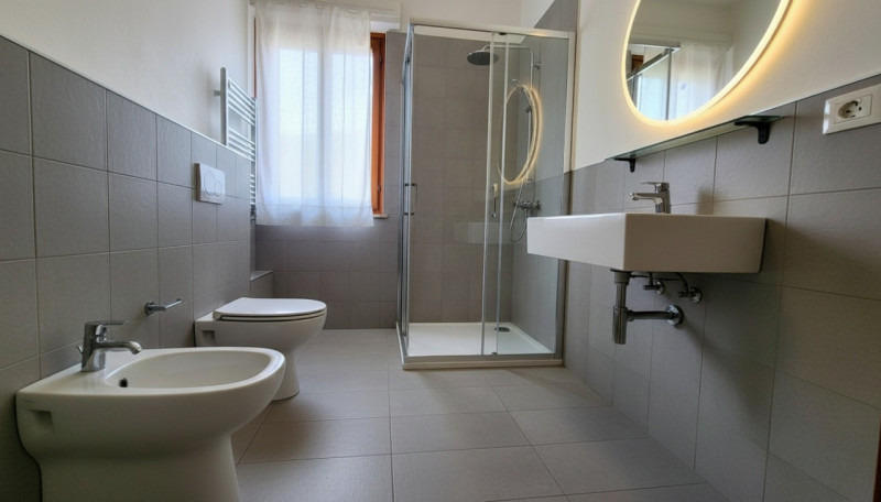 APE336 - Proponiamo in vendita, incorniciato da uno degli scorci più suggestivi del centro di Est...