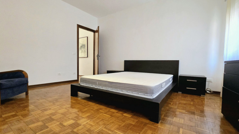 APE336 - Proponiamo in vendita, incorniciato da uno degli scorci più suggestivi del centro di Est...