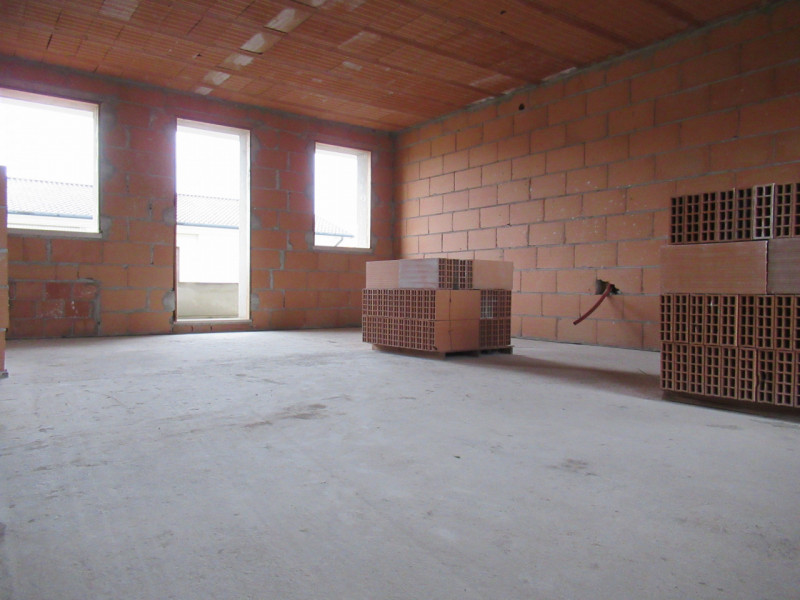 Per informazioni: 335.8345159. A Falzè di Trevignano (TV) in zona residenziale centrale, proponia...