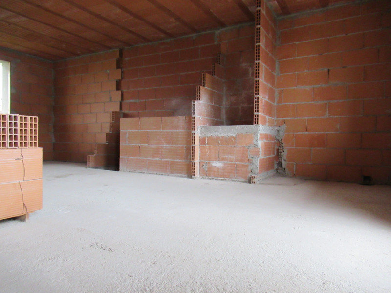 Per informazioni: 335.8345159. A Falzè di Trevignano (TV) in zona residenziale centrale, proponia...