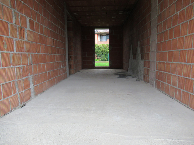 Per informazioni: 335.8345159. A Falzè di Trevignano (TV) in zona residenziale centrale, proponia...