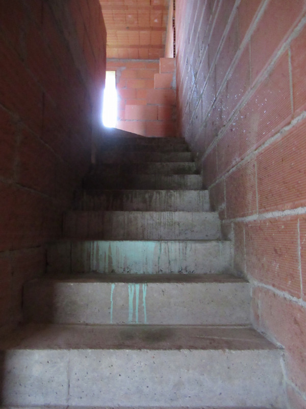 Per informazioni: 335.8345159. A Falzè di Trevignano (TV) in zona residenziale centrale, proponia...