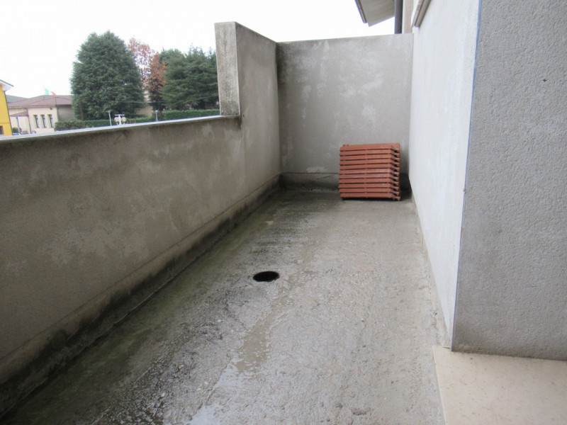 Per informazioni: 335.8345159. A Falzè di Trevignano (TV) in zona residenziale centrale, proponia...