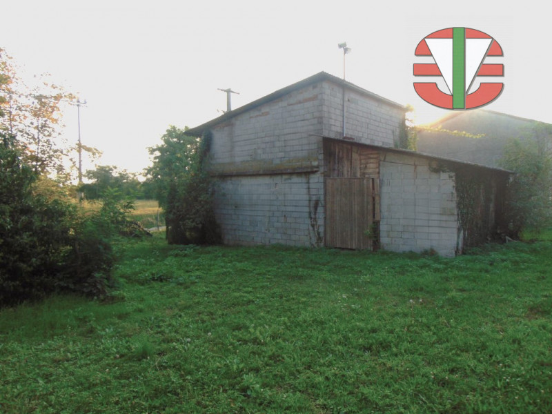 Scoprite un'opportunità unica nel cuore di Trebaseleghe! Proponiamo in vendita un lotto di terren...