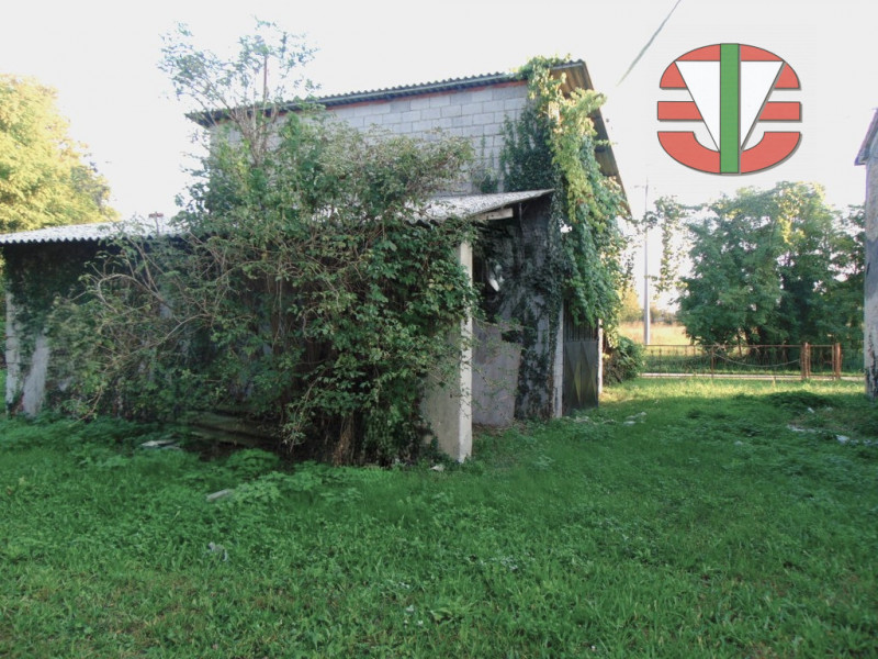 Scoprite un'opportunità unica nel cuore di Trebaseleghe! Proponiamo in vendita un lotto di terren...