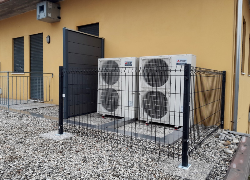 NOGARAZZA - SANT'AGOSTINO: NEGOZIO BEN VETRINATO DI 300 MQ IN LOCAZIONE - AMPIA VISIBILITA' E PAR...