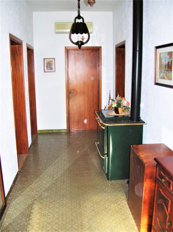 Proponiamo in vendita a Lozzo Atestino Villetta Singola inserita in contesto molto gradevole nel ...