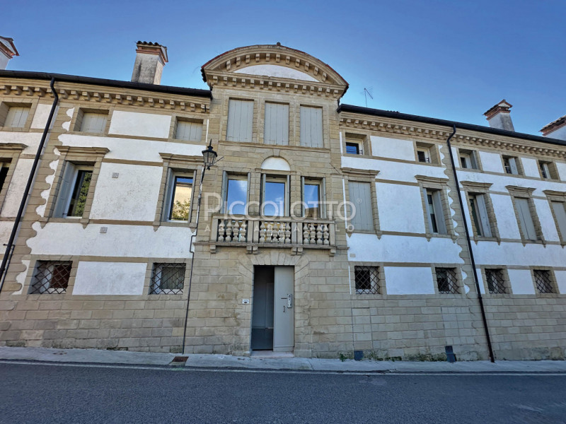 Rif. V4502 - Nel suggestivo centro di Asolo, a pochi passi dalla piazza centrale e dall'Hotel Vil...