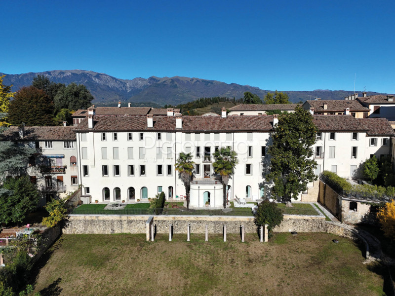 Rif. V4502 - Nel suggestivo centro di Asolo, a pochi passi dalla piazza centrale e dall'Hotel Vil...