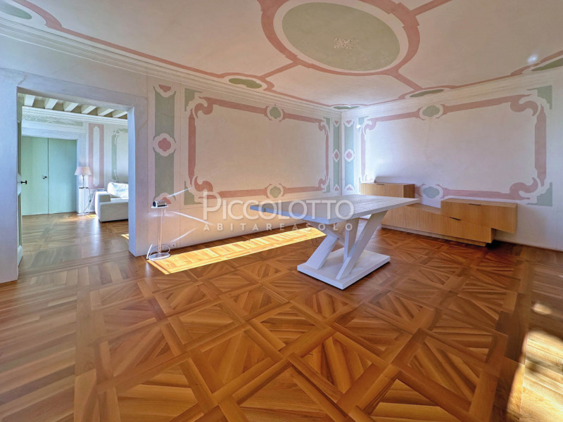 Rif. V4502 - Nel suggestivo centro di Asolo, a pochi passi dalla piazza centrale e dall'Hotel Vil...