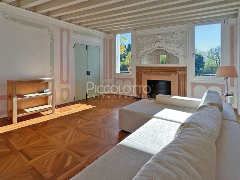 Rif. V4502 - Nel suggestivo centro di Asolo, a pochi passi dalla piazza centrale e dall'Hotel Vil...