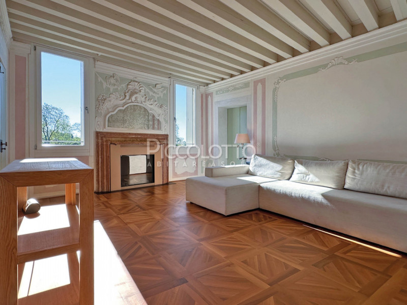 Rif. V4502 - Nel suggestivo centro di Asolo, a pochi passi dalla piazza centrale e dall'Hotel Vil...