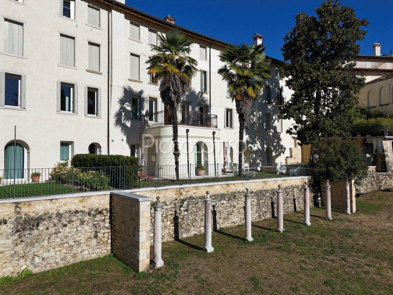 Rif. V4502 - Nel suggestivo centro di Asolo, a pochi passi dalla piazza centrale e dall'Hotel Vil...