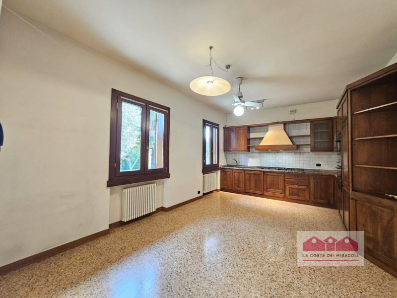 DISPONIBILE DA FINE GIUGNO - VICENZA: BELLISSIMA CASA INDIPENDENTE A SOLO 8 MINUTI DA VICENZA. EU...