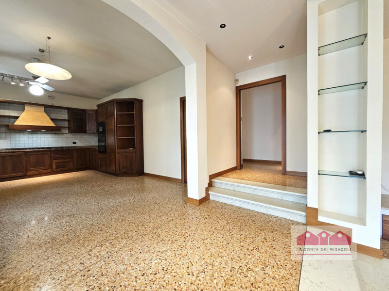 DISPONIBILE DA FINE GIUGNO - VICENZA: BELLISSIMA CASA INDIPENDENTE A SOLO 8 MINUTI DA VICENZA. EU...