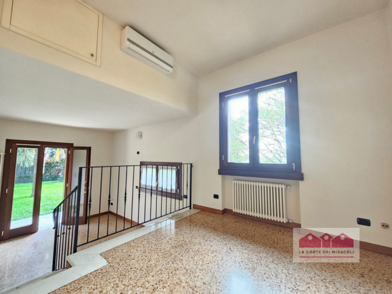DISPONIBILE DA FINE GIUGNO - VICENZA: BELLISSIMA CASA INDIPENDENTE A SOLO 8 MINUTI DA VICENZA. EU...