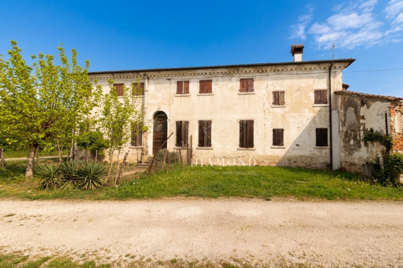 Villa d'Asolo: inserito in contesto tipico della vita contadina dell'epoca, con corte in comune c...