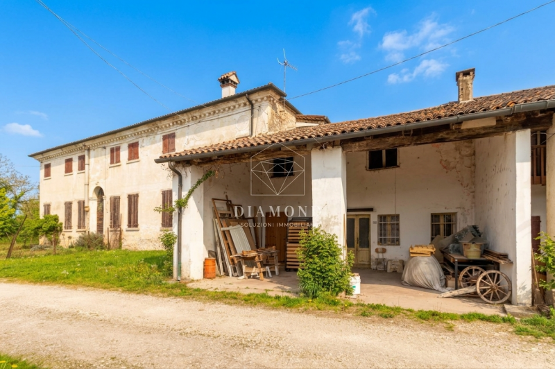 Villa d'Asolo: inserito in contesto tipico della vita contadina dell'epoca, con corte in comune c...