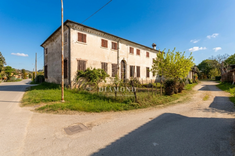 Villa d'Asolo: inserito in contesto tipico della vita contadina dell'epoca, con corte in comune c...
