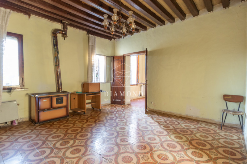 Villa d'Asolo: inserito in contesto tipico della vita contadina dell'epoca, con corte in comune c...