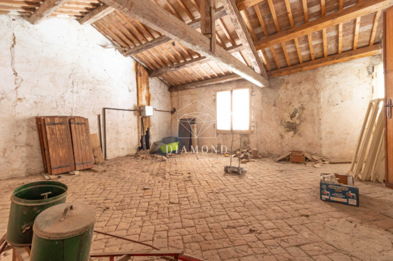 Villa d'Asolo: inserito in contesto tipico della vita contadina dell'epoca, con corte in comune c...