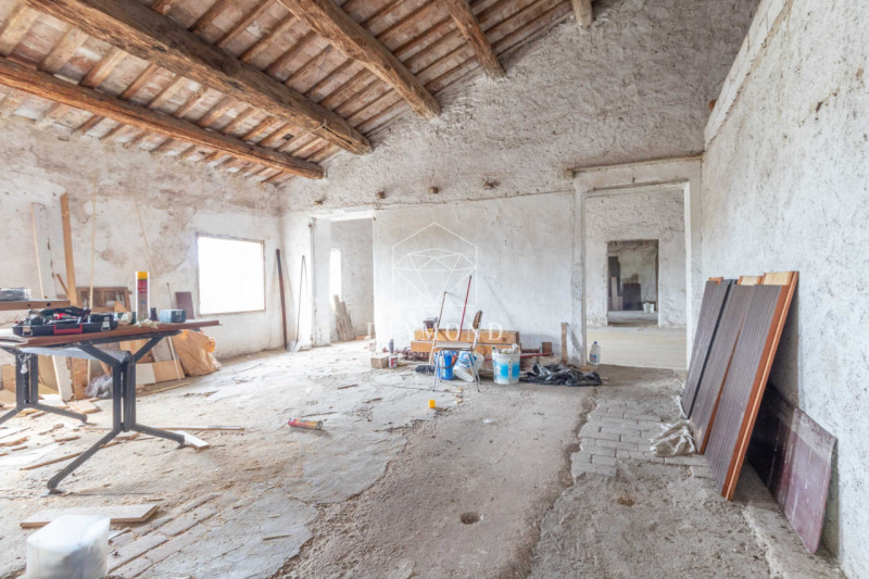 Villa d'Asolo: inserito in contesto tipico della vita contadina dell'epoca, con corte in comune c...