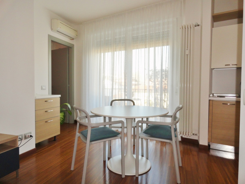 RAFFINATO MINI COMPLETAMENTE ARREDATO IN AFFITTO CON CONTRATTO TRANSITORIO (PERIODO MINIMO 12 - M...