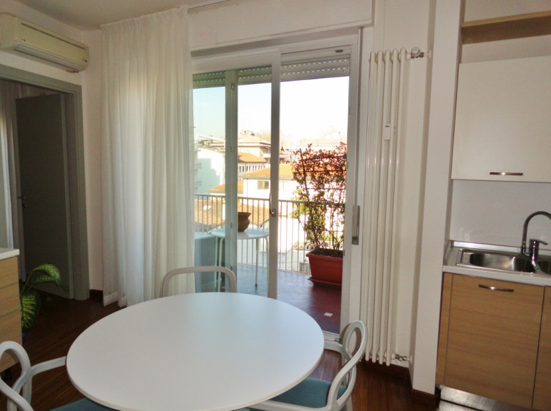 RAFFINATO MINI COMPLETAMENTE ARREDATO IN AFFITTO CON CONTRATTO TRANSITORIO (PERIODO MINIMO 12 - M...