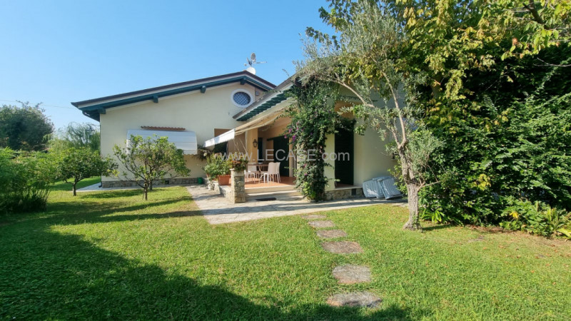 Ville e Villette in Vendita a Forte dei Marmi