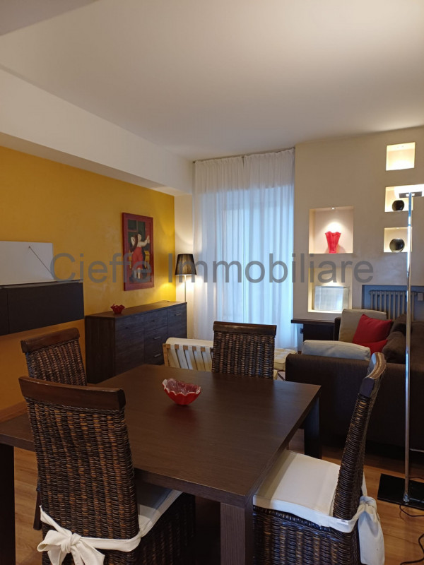 Nel cuore pulsante del Centro Storico di Padova, proponiamo in affitto un raffinato appartamento ...