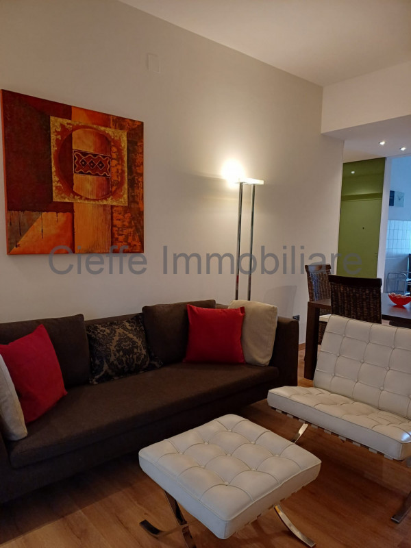 Nel cuore pulsante del Centro Storico di Padova, proponiamo in affitto un raffinato appartamento ...