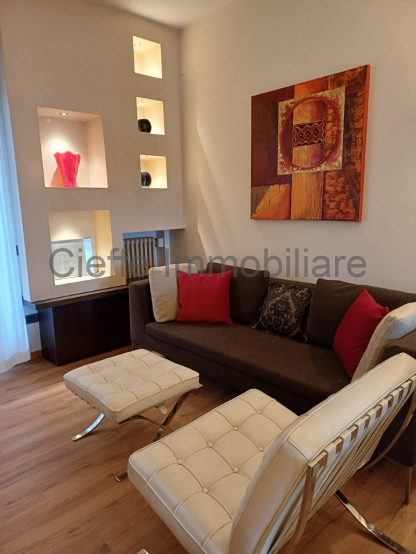 Nel cuore pulsante del Centro Storico di Padova, proponiamo in affitto un raffinato appartamento ...