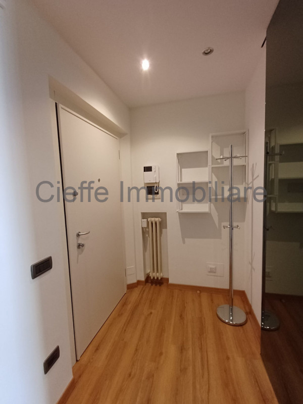 Nel cuore pulsante del Centro Storico di Padova, proponiamo in affitto un raffinato appartamento ...