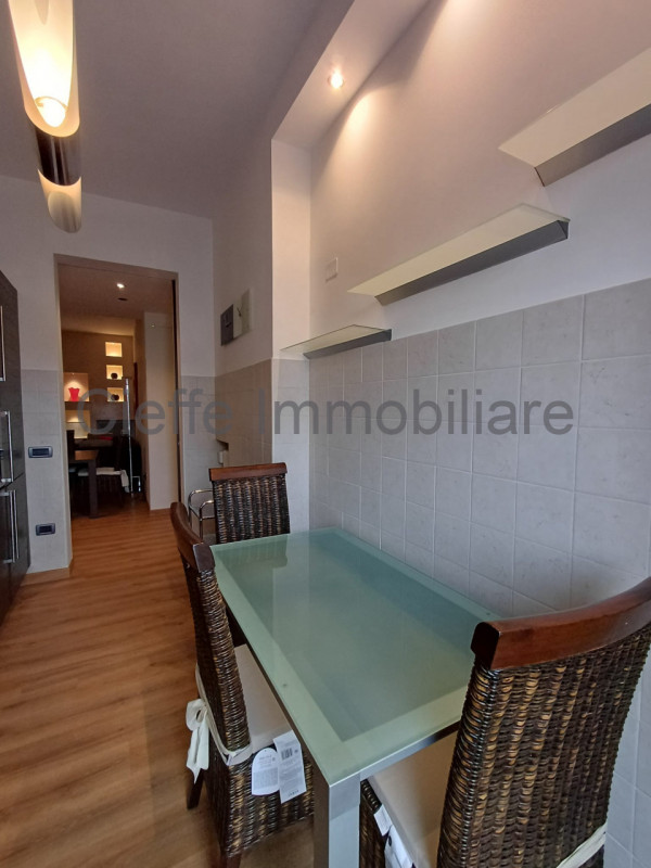 Nel cuore pulsante del Centro Storico di Padova, proponiamo in affitto un raffinato appartamento ...