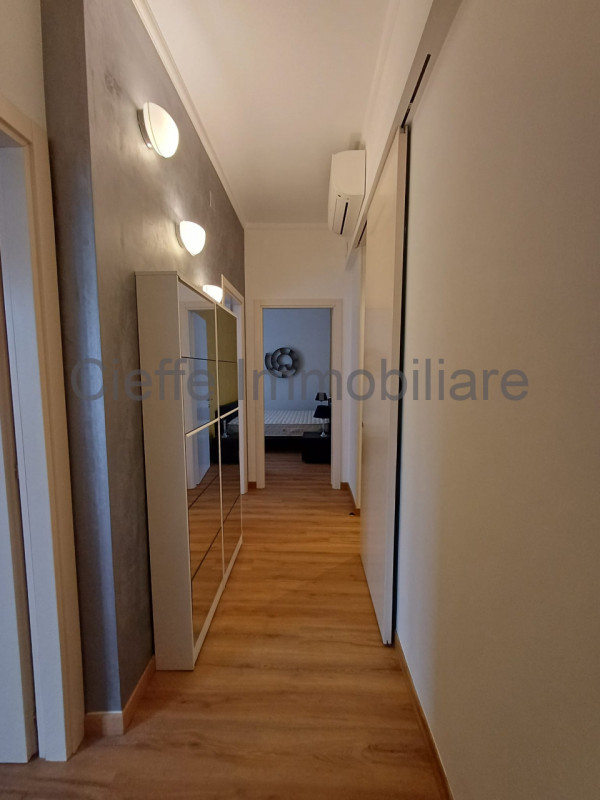 Nel cuore pulsante del Centro Storico di Padova, proponiamo in affitto un raffinato appartamento ...