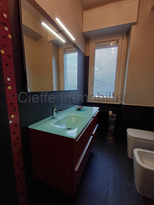 Nel cuore pulsante del Centro Storico di Padova, proponiamo in affitto un raffinato appartamento ...