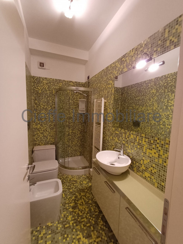 Nel cuore pulsante del Centro Storico di Padova, proponiamo in affitto un raffinato appartamento ...