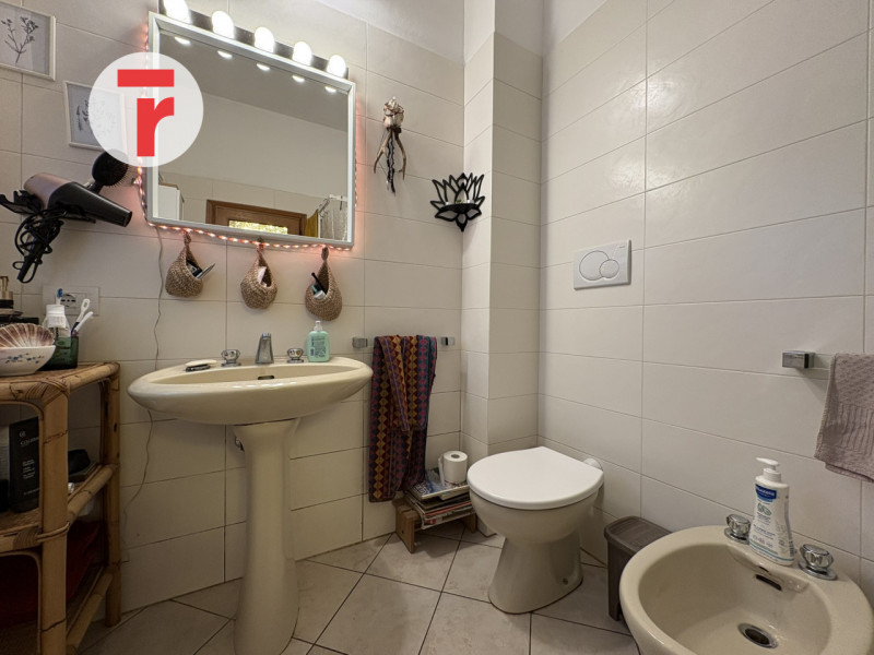 Nel quartiere Buon Pastore, in contesto residenziale tranquillo e riservato, bifamiliare caratter...