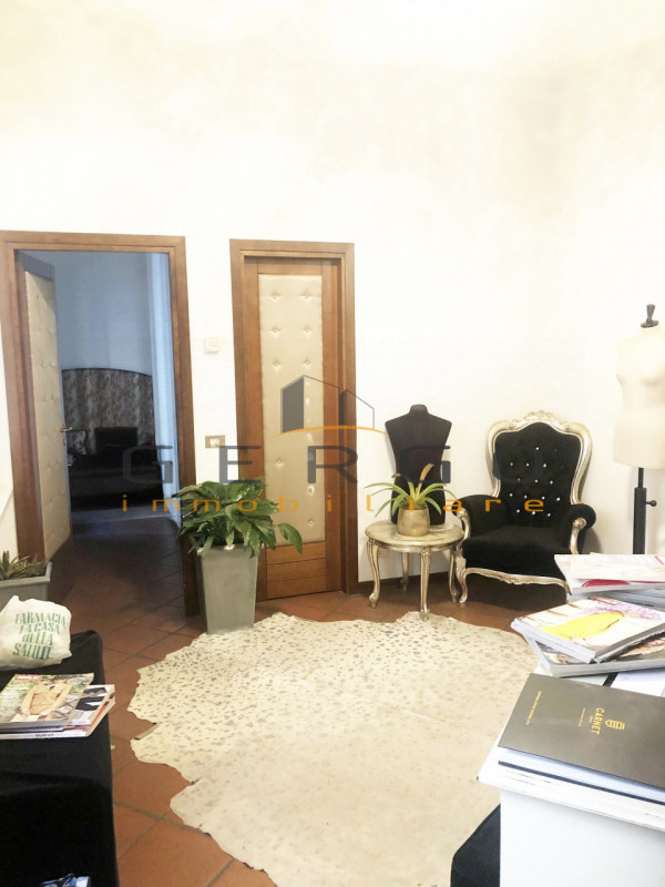 (Per INFO Cristina 3389226442) Al piano terra di un immobile storico ristrutturato, in zona Santa...