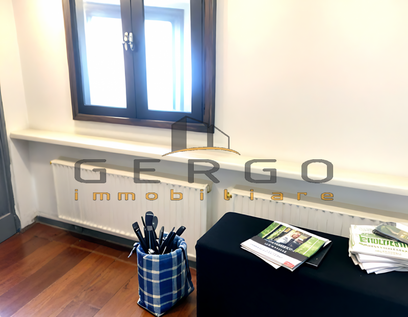 (Per INFO Cristina 3389226442) Al piano terra di un immobile storico ristrutturato, in zona Santa...