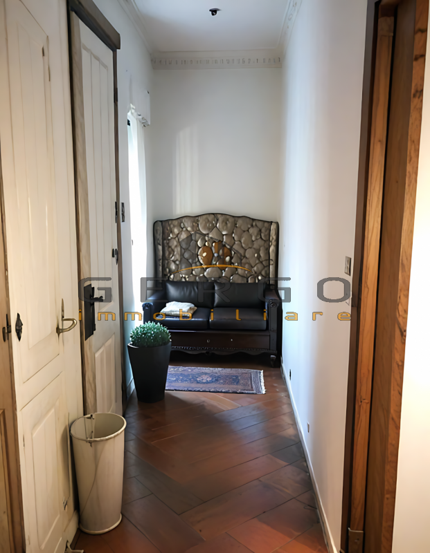 (Per INFO Cristina 3389226442) Al piano terra di un immobile storico ristrutturato, in zona Santa...